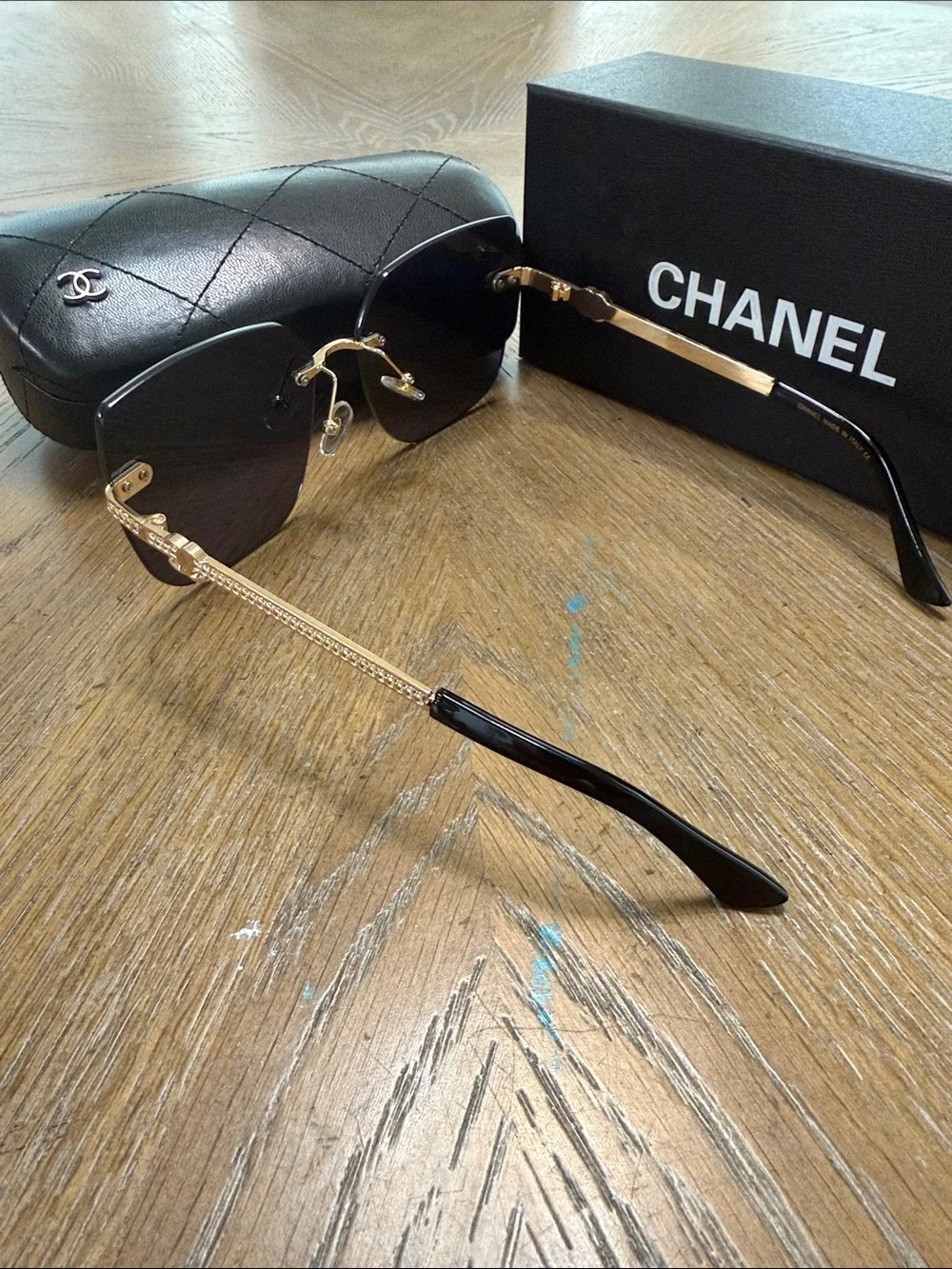 CHANEL elegant rimless